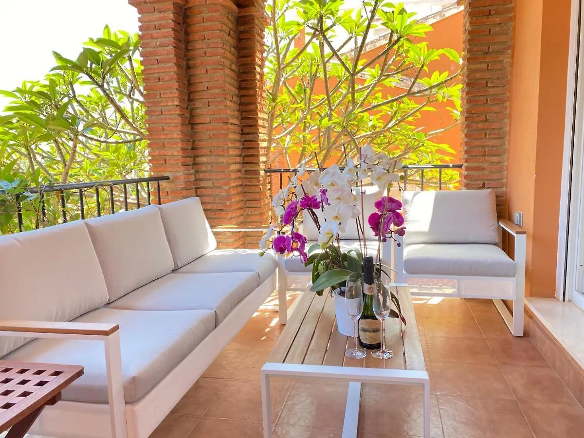 Villa With Heated Private Pool, Sea View& Turkish Sauna Бенальмадена